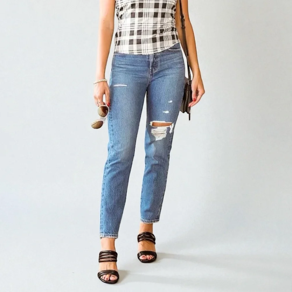 Levi's Wedgie Icon Ankle Medium Blue High-Rise Distressed Jeans - Picture 14 of 15